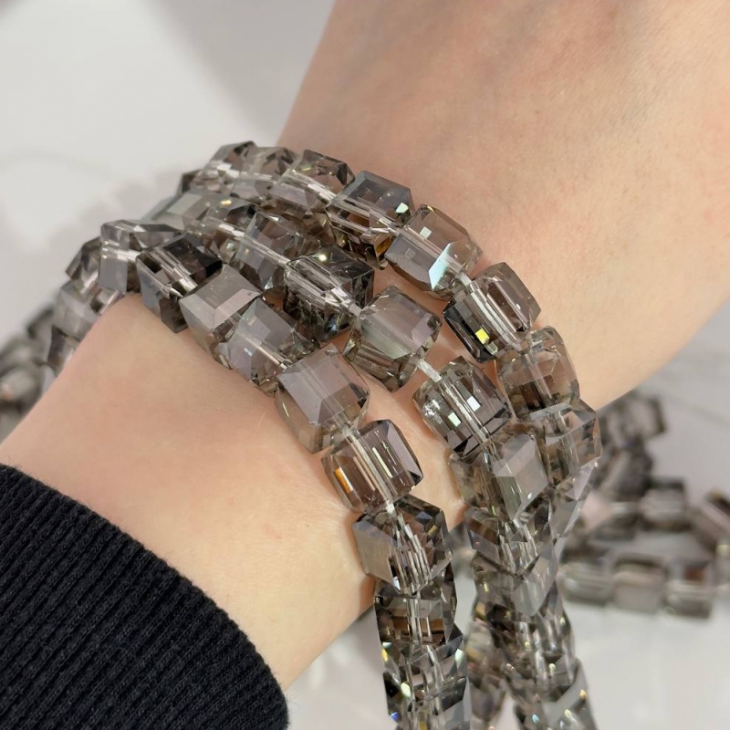Бусины стеклянные форма кубик размер 10мм цвет коричневый